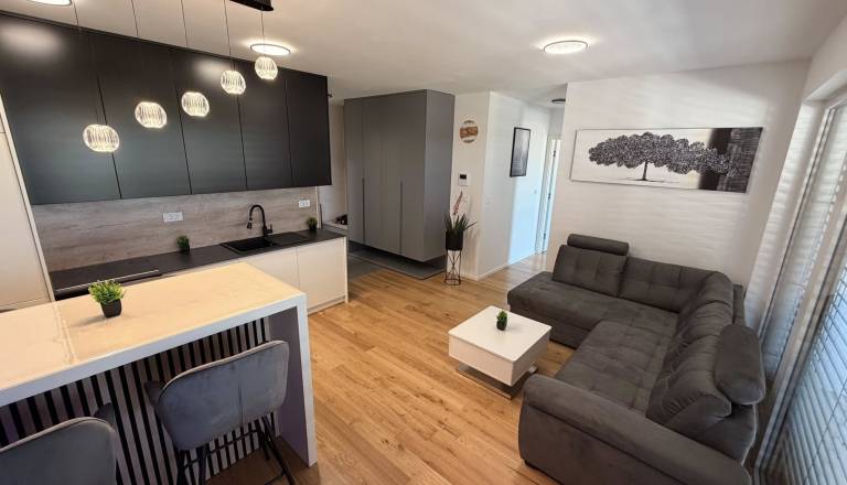 335 tisočakov za 53 kvadratov v Kranju: luksuz ali nova realnost? Stanovanje dražje od marsikaterega v Ljubljana