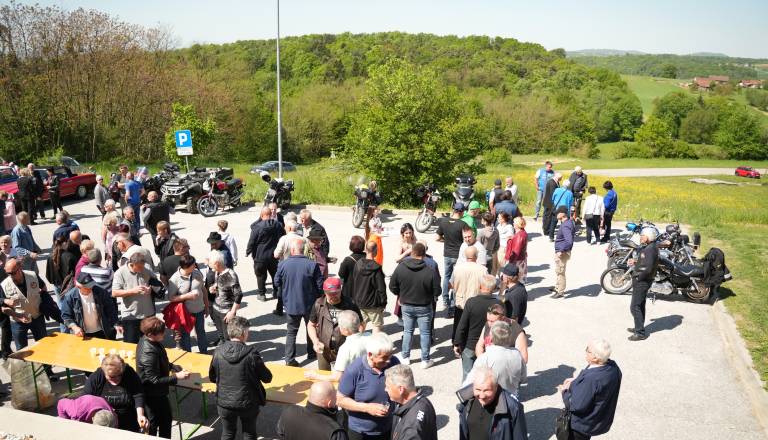 FOTO in VIDEO: V Bodoncih blagoslovili starodobna vozila in odprli novo sezono