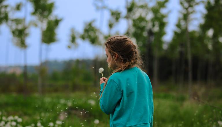 Smrkanje, kihanje, solzne oči:  Kdaj gre za alergijo in kdaj za bolezen?