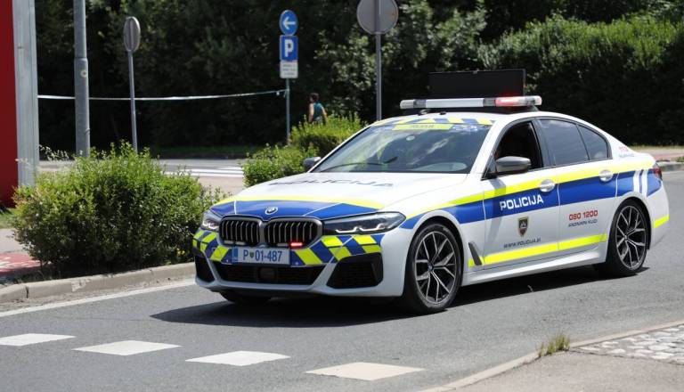 Na pomurski avtocesti v Pincah odkrili ukraden BMW, v Hotizi štiri osebe poškodovane