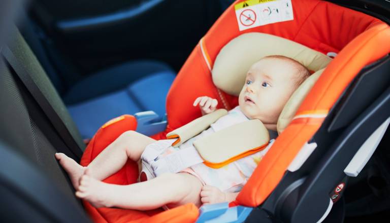 Niso vsi otroški sedeži varni! Pri osmih med testiranjem ugotovili resne napake
