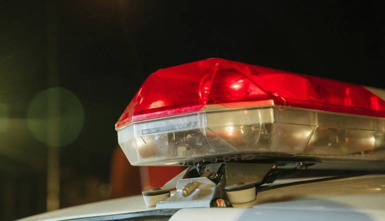 Nove grožnje z bombami, evakuirali več srednjih šol