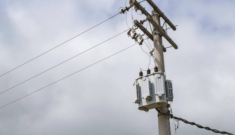 Grozljiva nesreča: 14-letnik po električnem udaru v smrtni nevarnosti