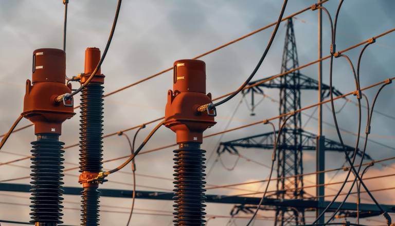 Grozljiva nesreča: 14-letnik po električnem udaru v smrtni nevarnosti