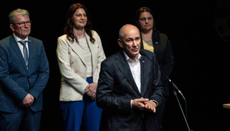 SDS prva izbira volivcev, a prednost ni velika