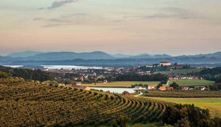 Praznik dela je priložnost za druženje in rekreacijo. To so okoliški prvomajski pohodi