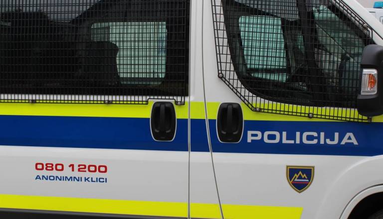 Pomurski policisti iskali pogrešano osebo, vozniku zasegli avtomobil