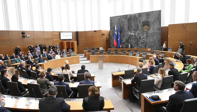 Državni zbor izglasoval zmanjšanje števila ministrstev na 14