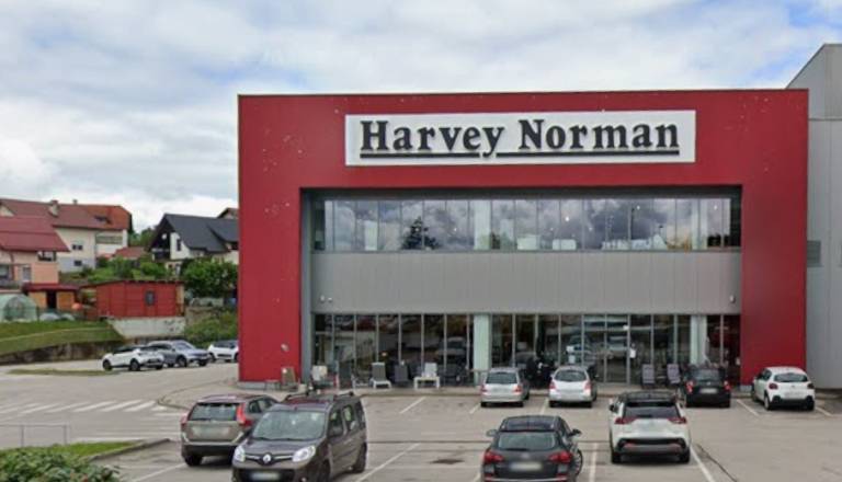 Kritike dežujejo na novomeško poslovalnico Harvey Norman: »Kakšno je to spoštovanje do kupcev?«