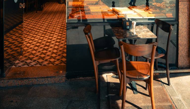 Kdo v Ljubljani najbolje spoštuje slovenščino? Odgovor vas čaka za pultom z burekom