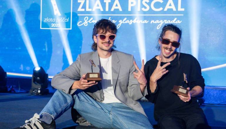 Dolenjski glasbeniki preplavili glasbene nagrade. Kar tretjina nominacij za zlate piščali je 'dolenjska'