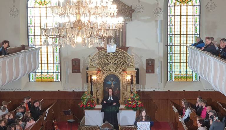 Veliki petek kot opomin: »Ne gre le za vero, ampak za človeka«