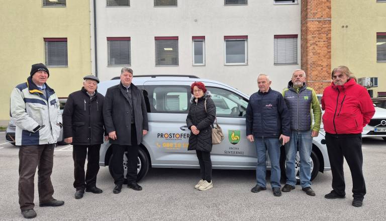 Dolenjska občina v rabo prejela vozilo za čudovit namen