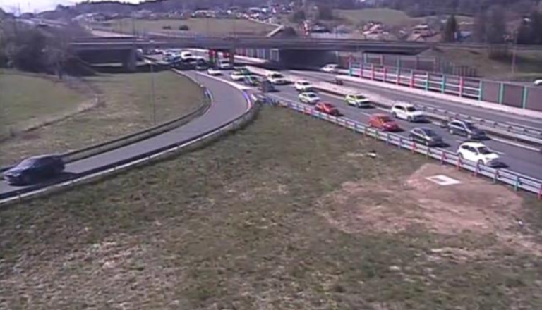 Na štajerski avtocesti je prišlo do nesreče, nastajajo zastoji 