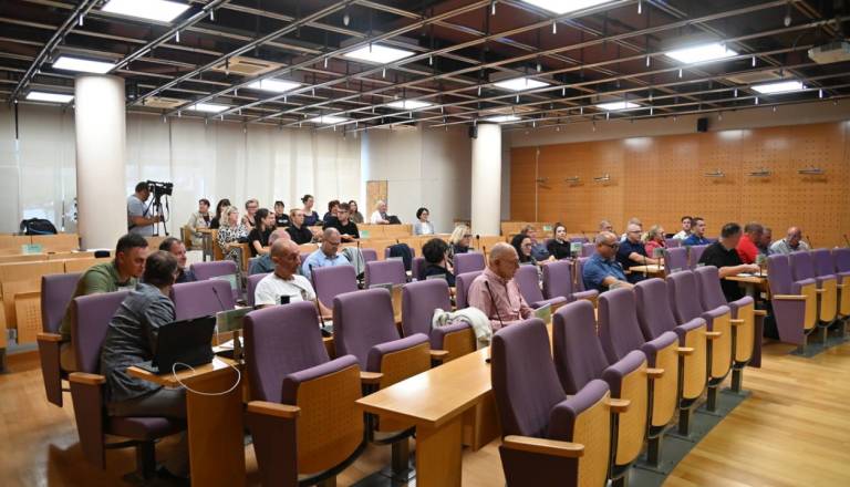 Županu očitajo nepotizem in prirejanje dokumentov, sam naj bi izbiral direktorja