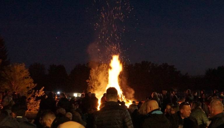 FOTO in VIDEO: Malečnik zaživel ob kresu, Špricerkres znova združil kresovanje z vinom in glasbo