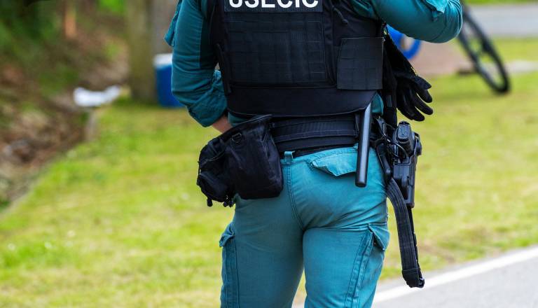 Val bombnih groženj: Policija prijela več oseb, preiskava še poteka