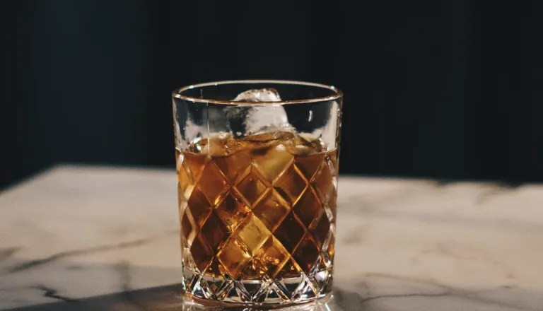 Kaj se dogaja? S polic umikajo še dve priljubljeni žgani pijači