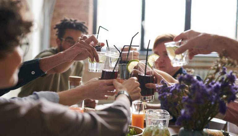 Ko se izteče 40 dni brez alkohola, pozivi strokovnjakov ostajajo 