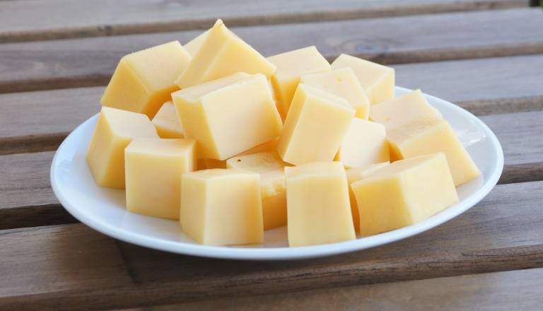 Zaradi suma prisotnosti bakterije odpoklicali sir 