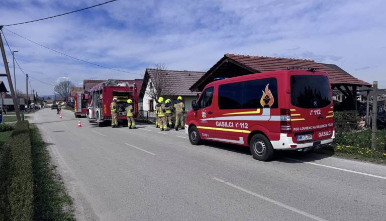 V Župečji vasi zagorelo v stanovanju, posredovali gasilci