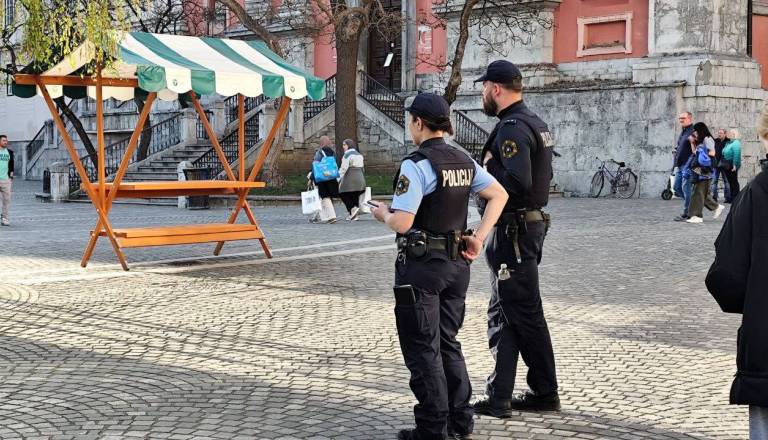 Na Prešernovem trgu grozil z nožem