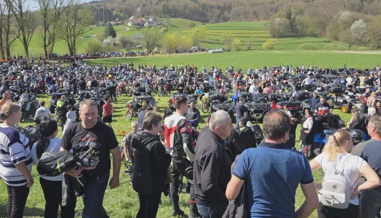 FOTO: Mirna Peč gostila enega največjih motorističnih dogodkov pri nas