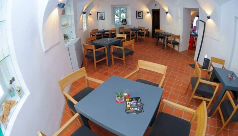 Kdo bo prevzel eno najbolj čarobnih kavarn na Gorenjskem? Khislstein išče najemnika