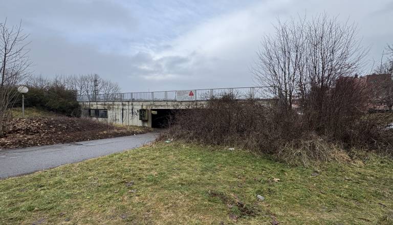 To občina odgovarja stanovalcem, ki so ostali brez parkirišč na Klinetovi ulici