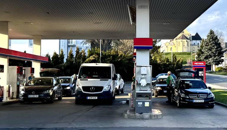 Goriva se dražijo, se obeta rekirdna podražitev? 