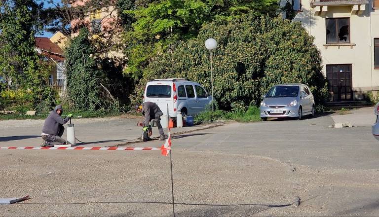 FOTO in VIDEO: Del gramoznega parkirišča v Murski Soboti zaprt