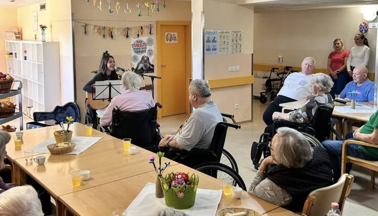 VIDEO: Ganljiv dan v Beltincih, evrovizijska predstavnica razveselila stanovalce doma, sledilo je še srčno presenečenje