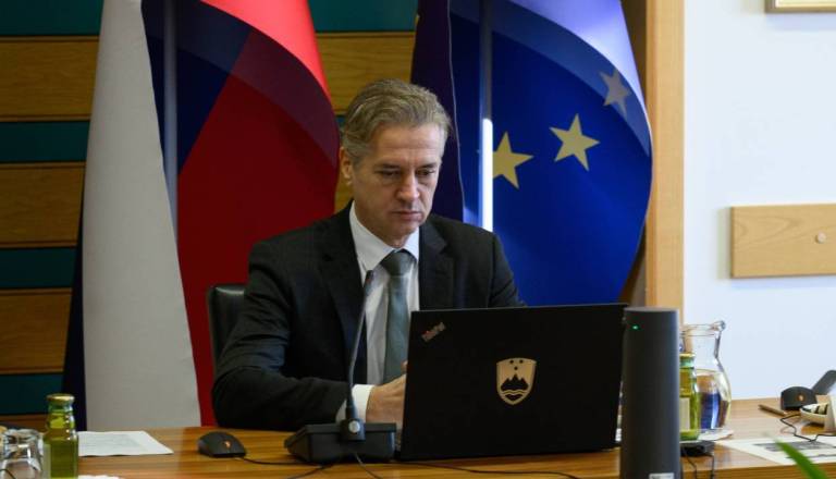 Golobova vlada še zadnjič na redno sejo pred koncem mandata