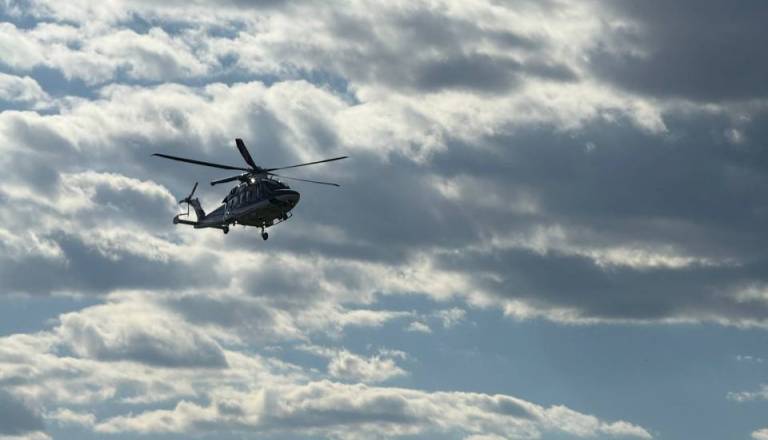 FOTO: V zraku nad soboško bolnišnico policijski helikopter. Kaj se dogaja?