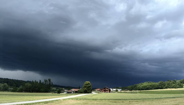 Plohe in nevihte bodo krojile vreme v prihodnjih dneh