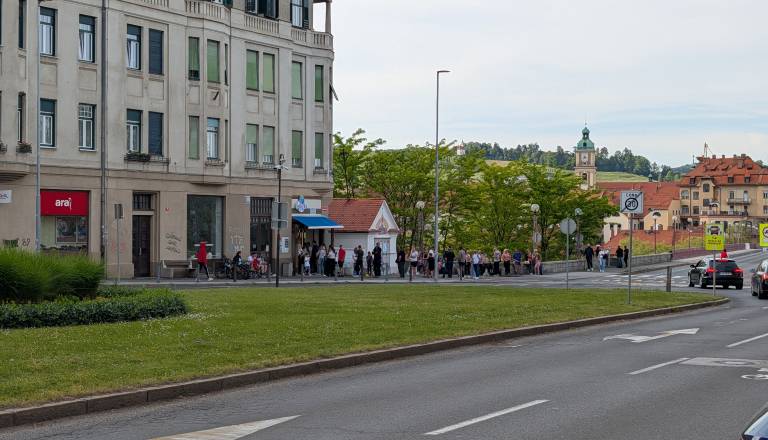 FOTO: Očitno imate bralci prav, pri Lastovki danes skoraj brez prostega trenutka