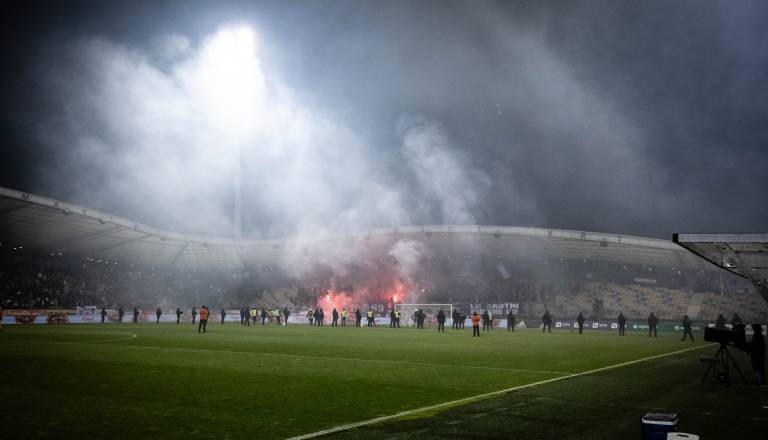 Pestro dogajanje v Mariboru, derbi prekinjen, policija razkrila podrobnosti