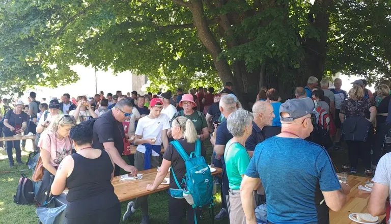 Spomin na Lojzeta Slaka znova povezal množico Dolenjcev