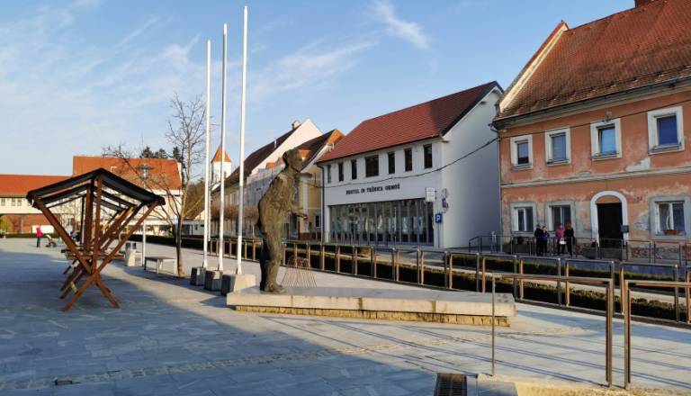 Kerenčičev trg pred ureditvijo kanalizacije, Ormož odpira razpis za izvajalce