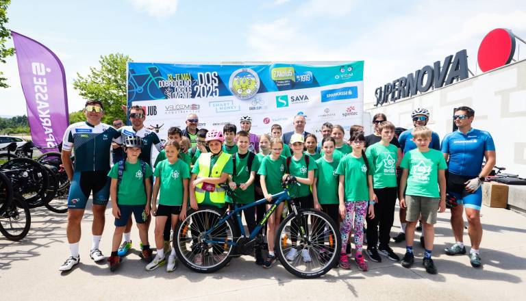 Dobrodelna karavana tudi na Gorenjski: Kolesarji vrtijo pedala za srečo otrok