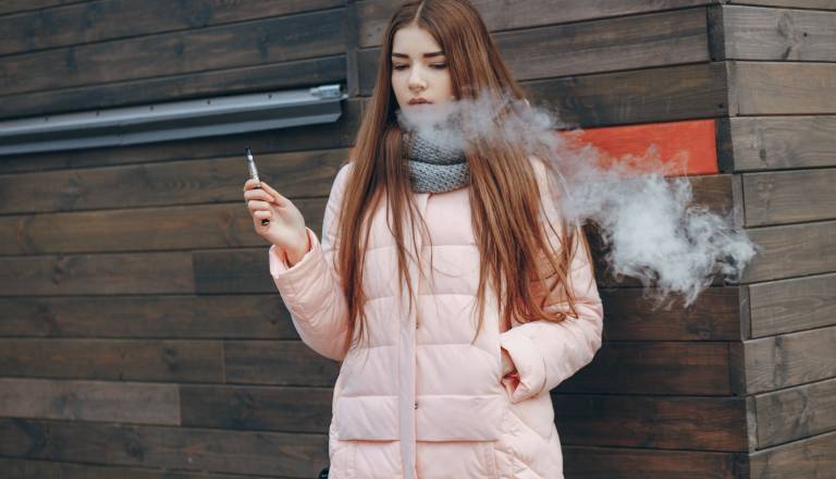 Dve mladoletni osebi po uporabi elektronskih cigaret potrebovali zdravniško pomoč