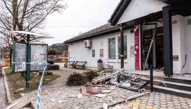 Po razstrelitvi ostali brez edinega bankomata: Občina opozarja na težave občanov in poziva banko k čimprejšnji vrnitvi 