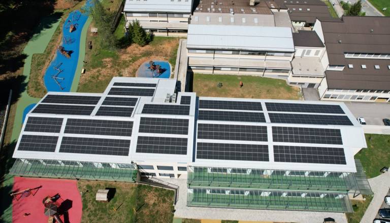FOTO: Nov dolenjski vrtec ima sončno elektrarno, še posebej ponosni so na občini