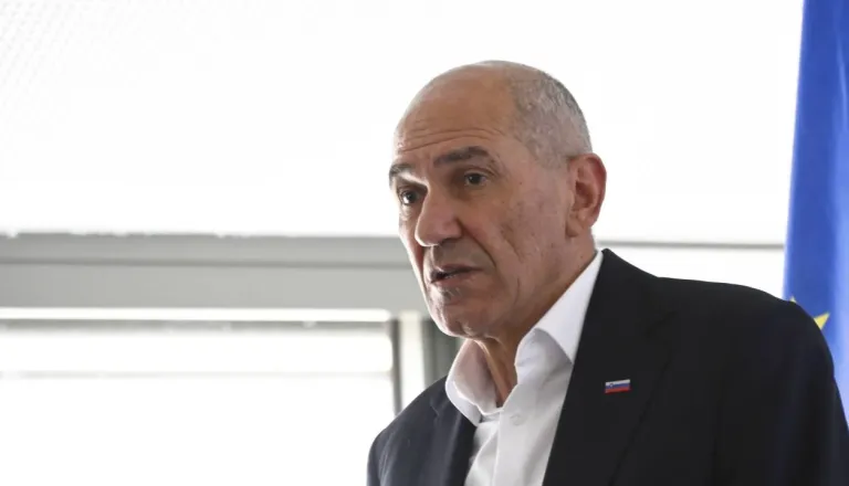 Janša napovedal novo vlado: SDS potrjuje koalicijsko pogodbo
