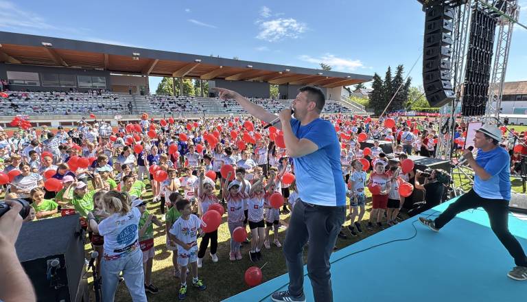 FOTOin VIDEO: Spektakel v Mariboru: Stadion Poljane zavzela več sto otrok, začela se je nova sezona Športnih iger mladih