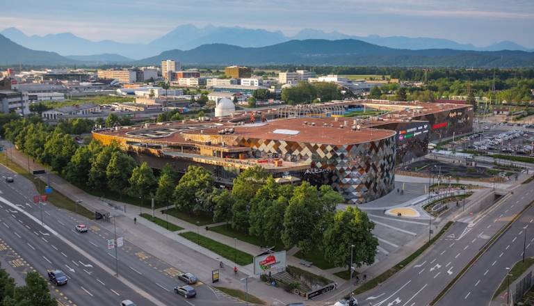 Ta petek vrhunec praznovanja 6. rojstnega dne ALEJE: vabljeni na brezplačni koncert Ansambla Saša Avsenika