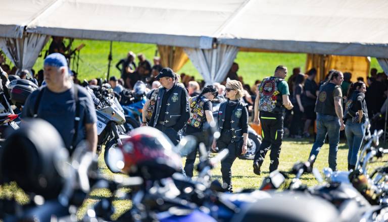 FOTO in VIDEO: Budinci oživeli! Bikerji privabili množice in ogreli večerno dogajanje