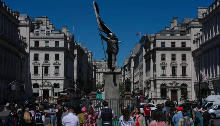 Banksy v središču Londona postavil nov kip