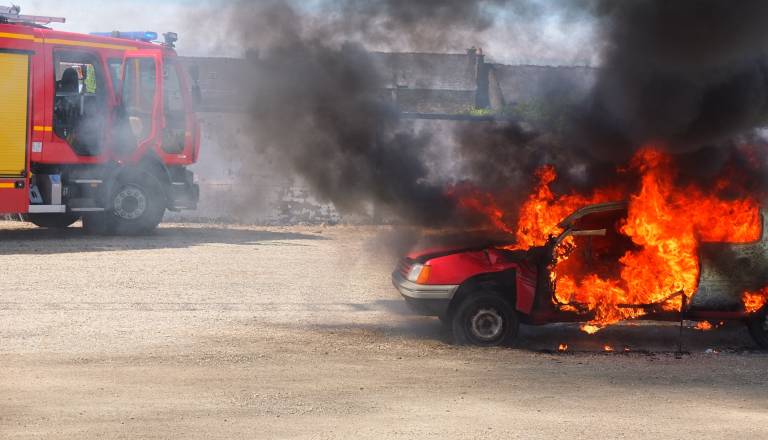Avto med vožnjo zagorel v Sveti Trojici, voznik preprečil najhujše