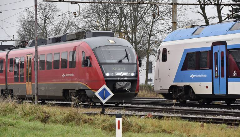 Od Murske Sobote do Ljubljane: Na cestah zastoji, na železnici nadomestni avtobusi, junija bo udarilo še to
